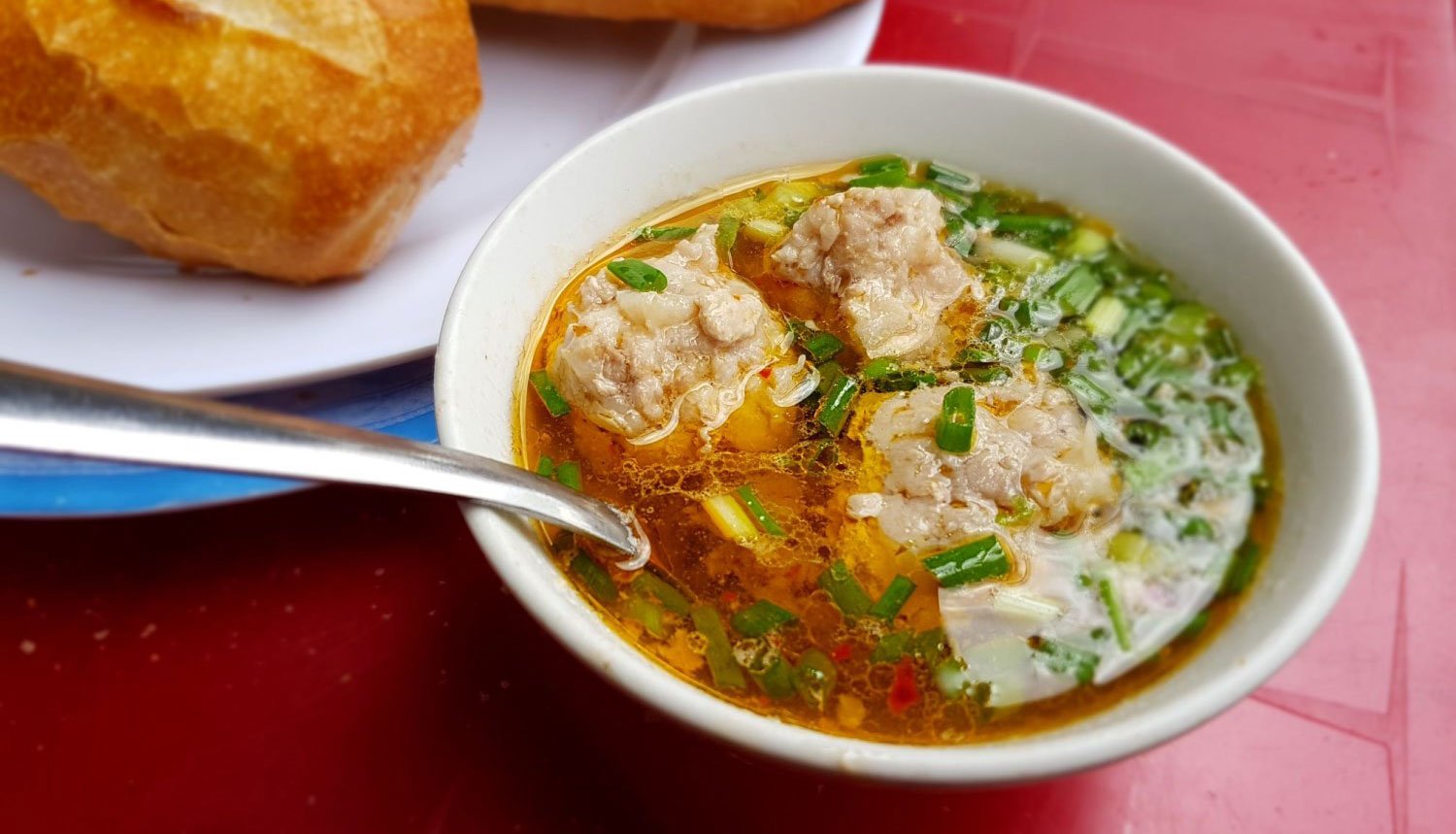 Bánh mì xíu mại Cô Hoa
